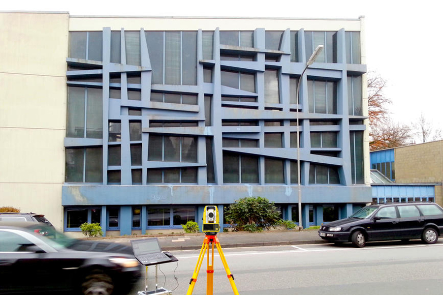 Original view of facade measurement with total station